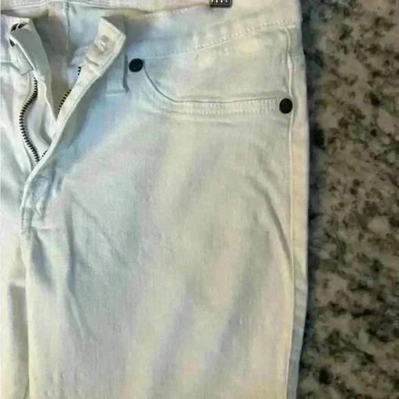 White jeans perfect for summer or vacation! - Picture 4 of 10